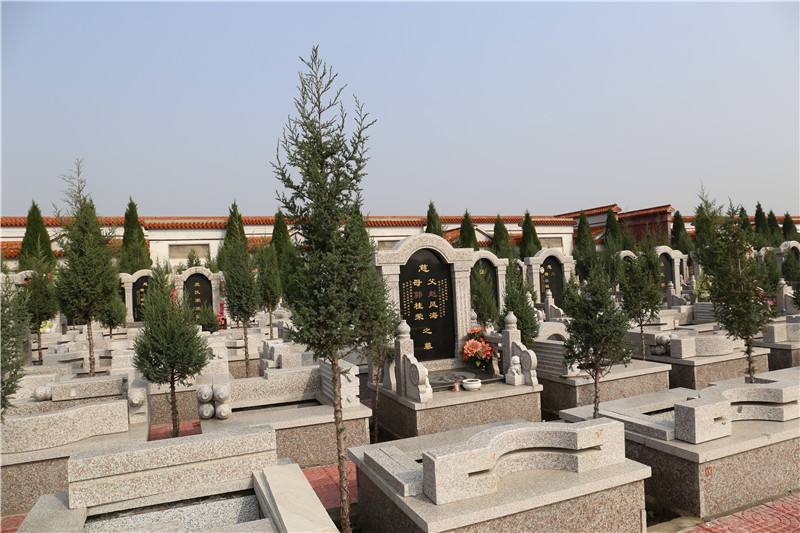 石家庄墓地传统立碑展示
