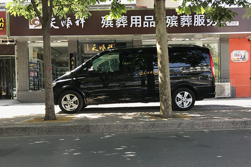 选墓专车