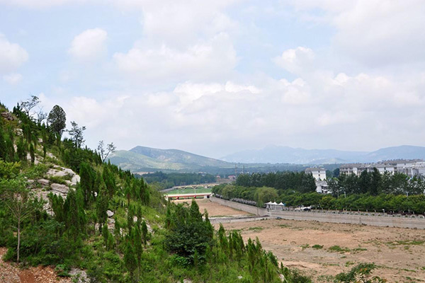 双凤山革命陵园远景