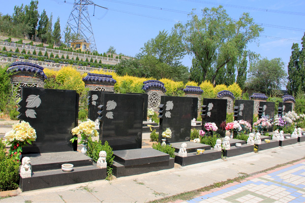 龙凤陵园墓碑展示