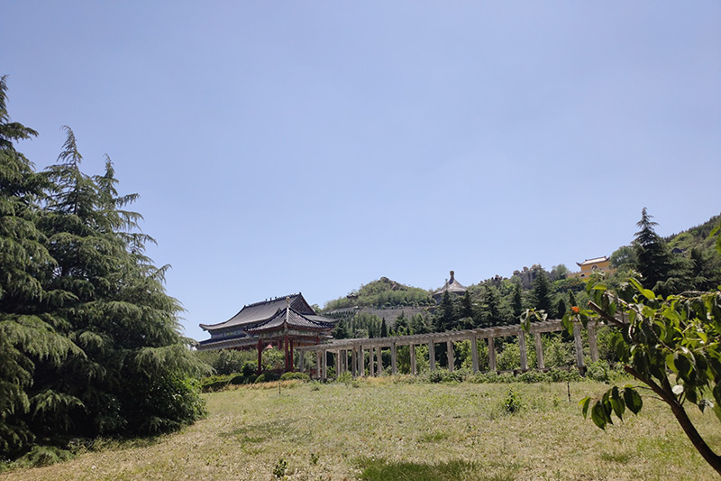 龙凤山墓地景观