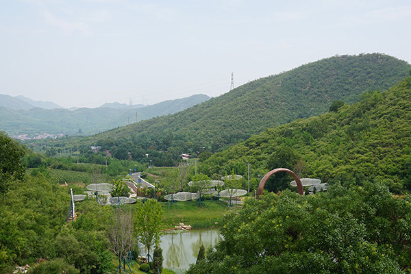 四季光影下的安息地：安德生命纪念公园的山水花木与人文设计美学