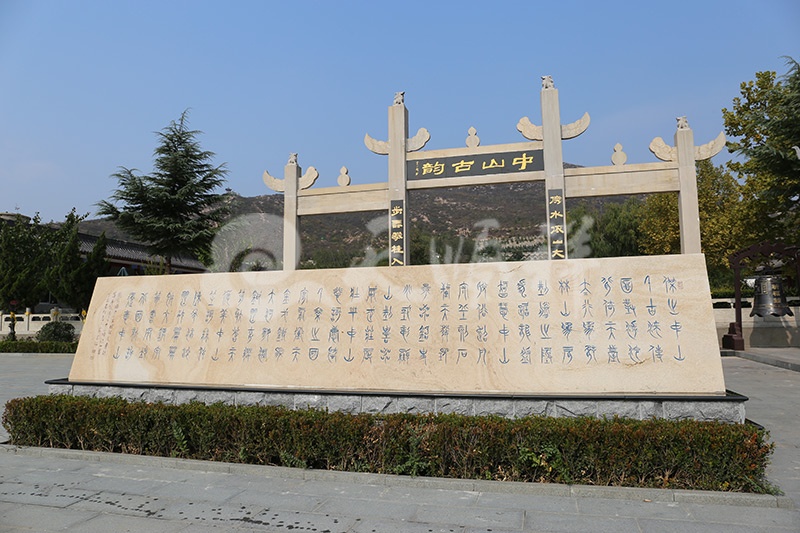 陵园牌坊