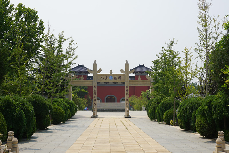 陵园牌坊